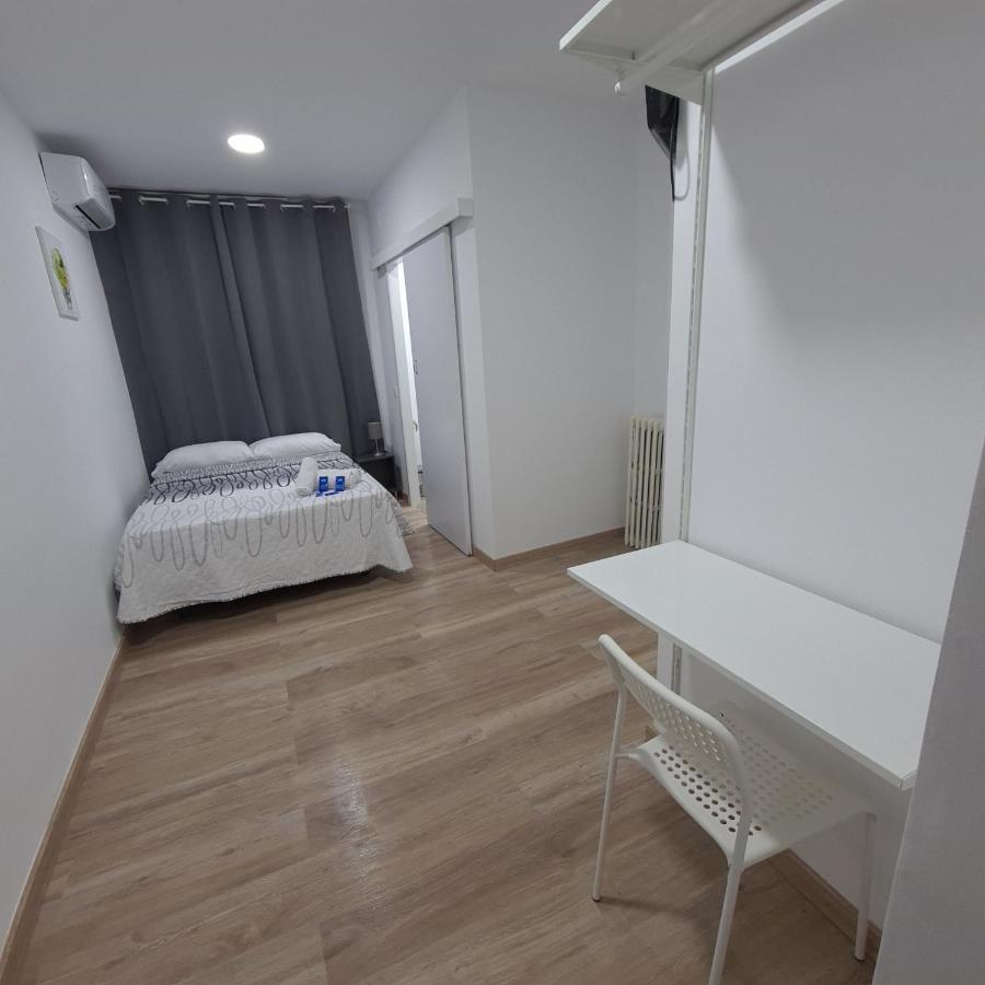Hostal Vara Madrid Exterior foto