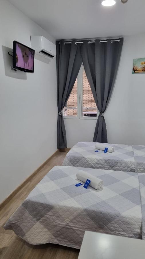 Hostal Vara Madrid Exterior foto